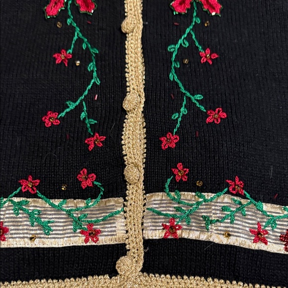 Floral Embroidered Black and Gold Women's Blouse: EXCELLENT CONDITION NO FLAWS - Picture 6 of 10